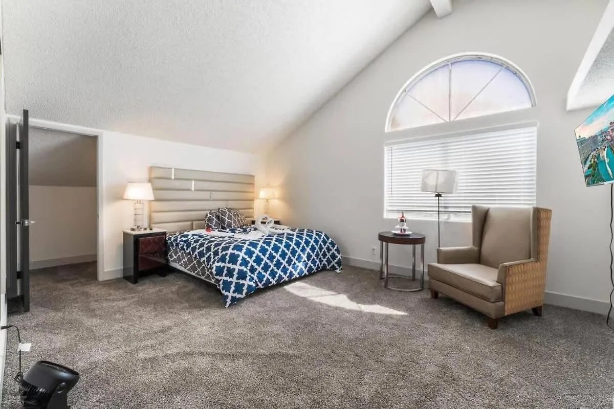 Bright Big City Lights Your Home Near The Strip Λας Βέγκας