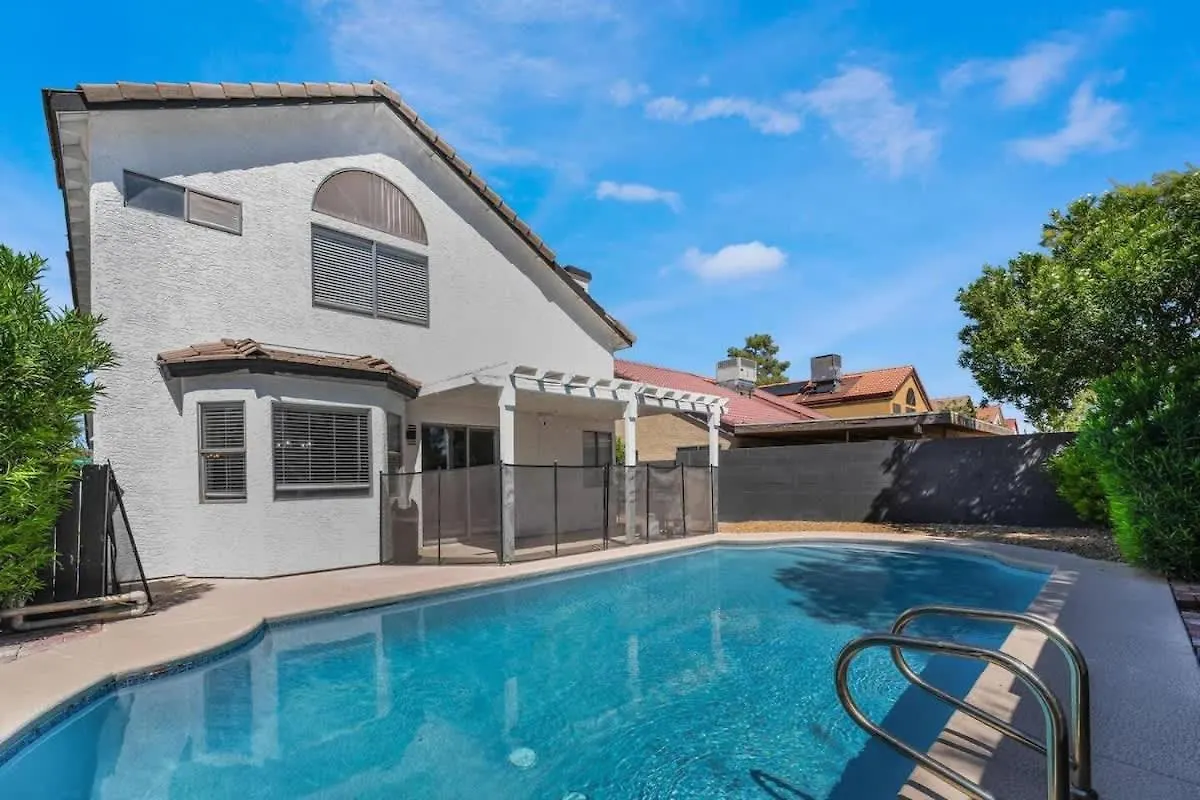 Bright Big City Lights Your Home Near The Strip location
